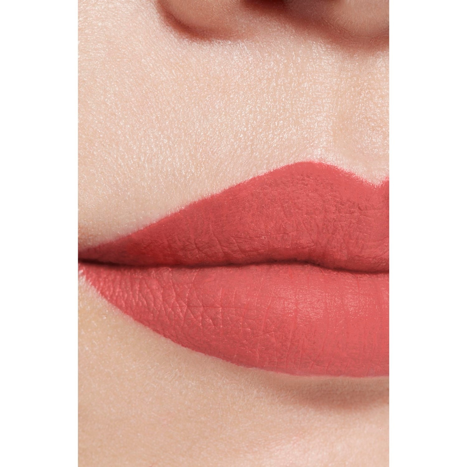 LA BARRA DE LABIOS LÍQUIDA MATE INTENSA DE LARGA DURACIÓN
